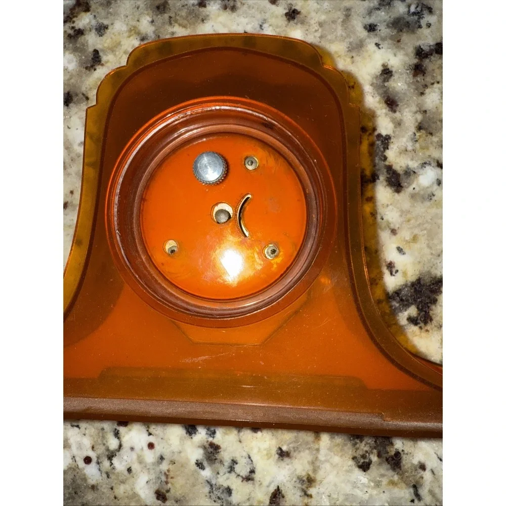 Vintage Art Deco Pearlized Bakelite LUX Wind-Up Clock Sold‎ As Is 4579